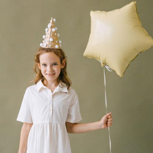 girl-w-balloon